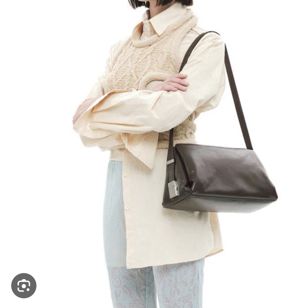 Sleek Brown Leather Shoulder Bag with Minimalist Design